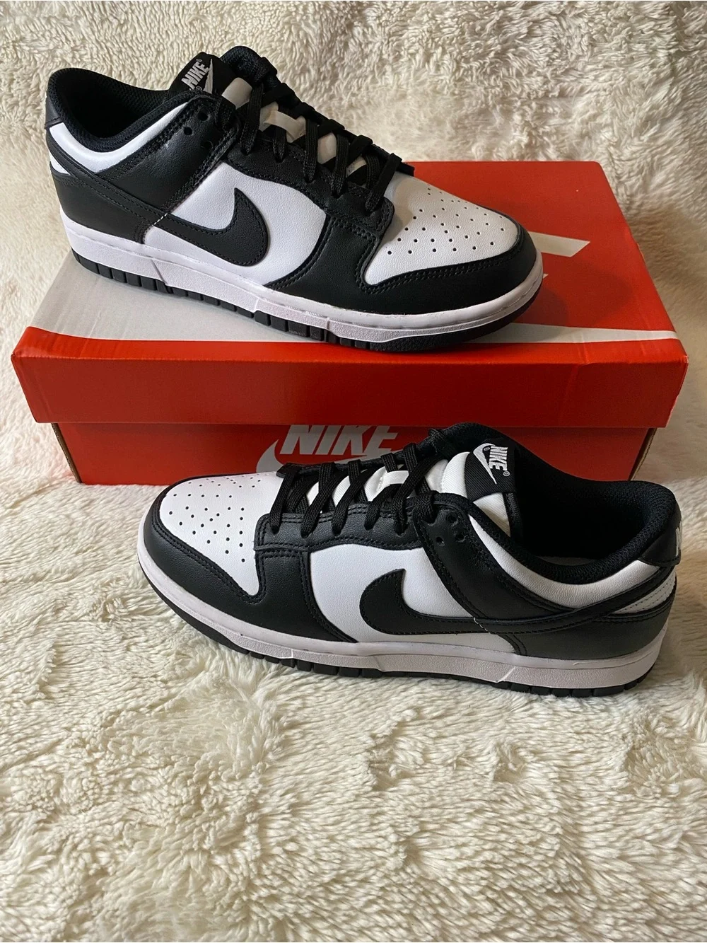 Nike Men's Black and White Low-Top Dunk-Style Sneakers